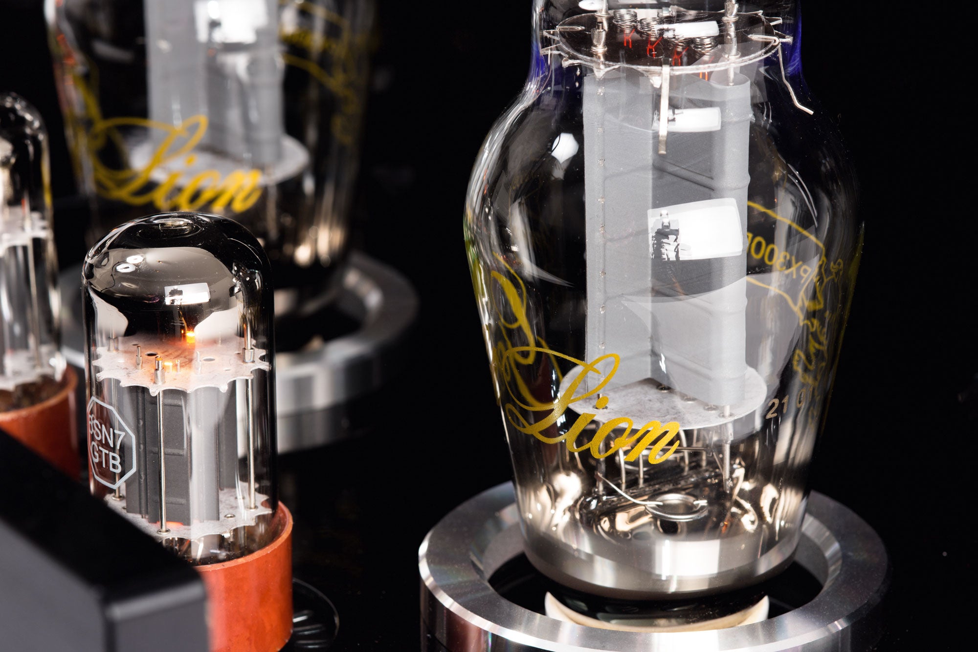 Cayin HA-300MK2 ( High End Röhren Kopfhörer und Lautsprecherverstärker )