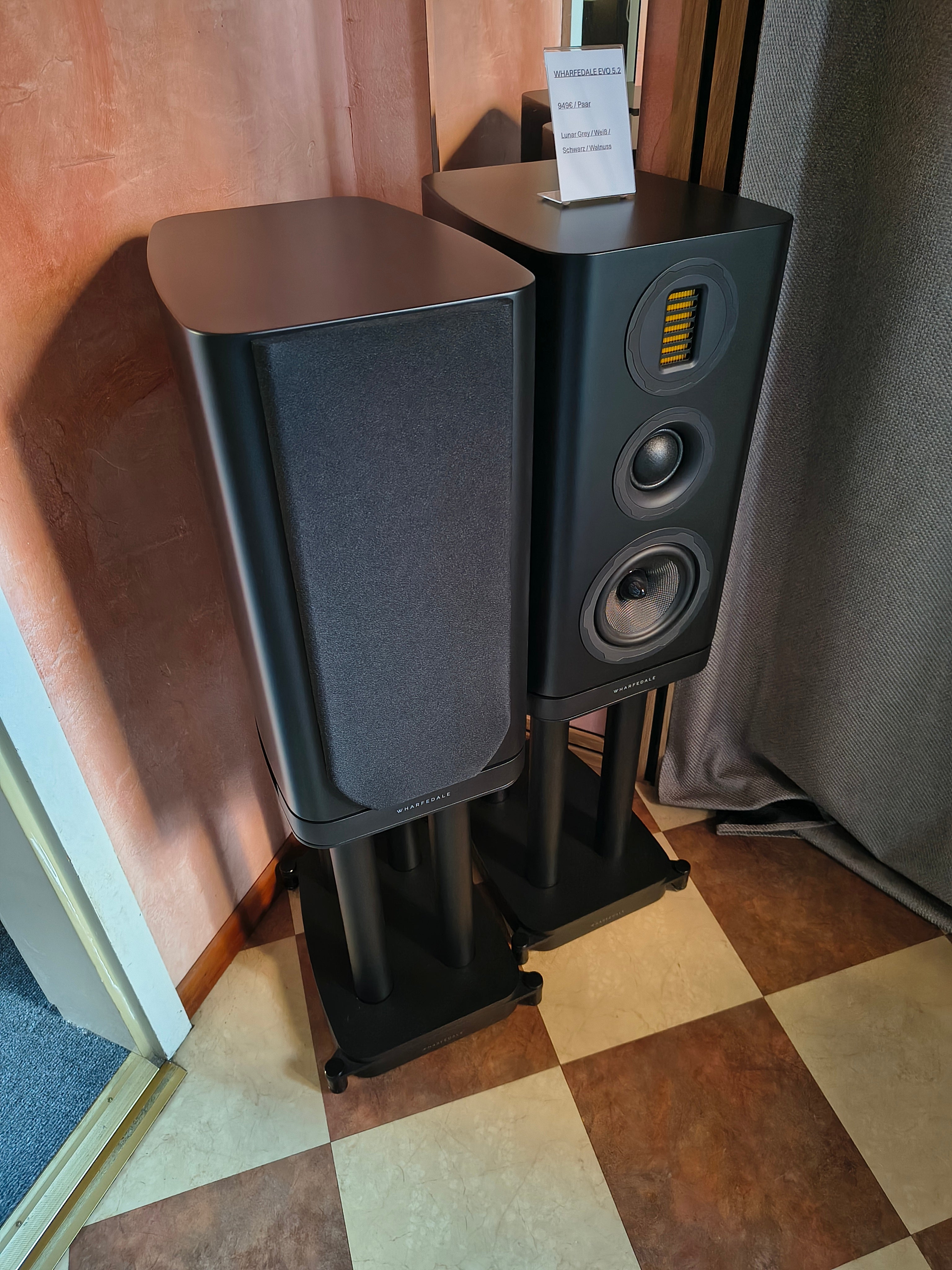 Wharfedale EVO 5.2 + EVO 5.2 Stands (Paketpreis - Aussteller)